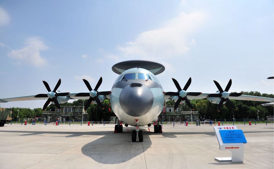 赤橙黃綠青藍(lán)紫，長(zhǎng)空雄鷹呈英豪！