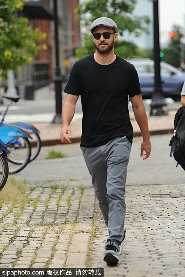 “賈老板”賈斯汀·汀布萊克出街 墨鏡加貝雷帽壓頭低調現身