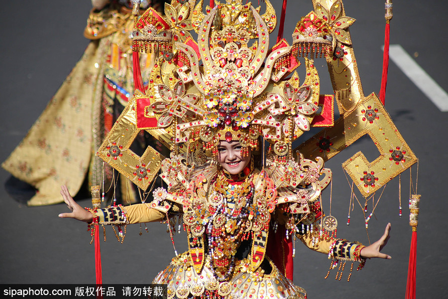 超絢麗多彩 印尼吉勃街頭狂歡節精彩上演