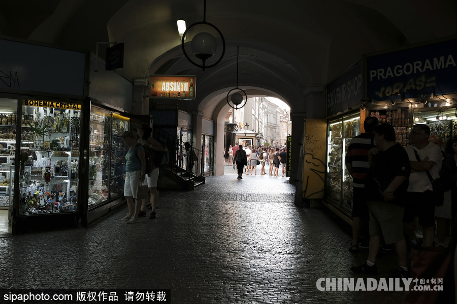 走進(jìn)捷克布拉格舊城廣場 巴洛克式建筑別具風(fēng)情