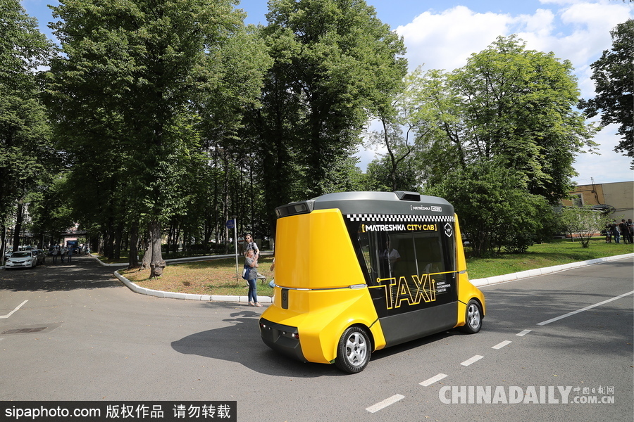 俄首輛無(wú)人駕駛巴士亮相 即將開(kāi)始運(yùn)營(yíng)