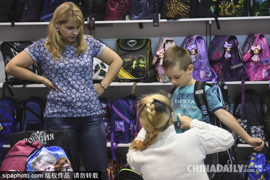 俄羅斯開學(xué)季將到來(lái) 萌娃文具店“大采購(gòu)”