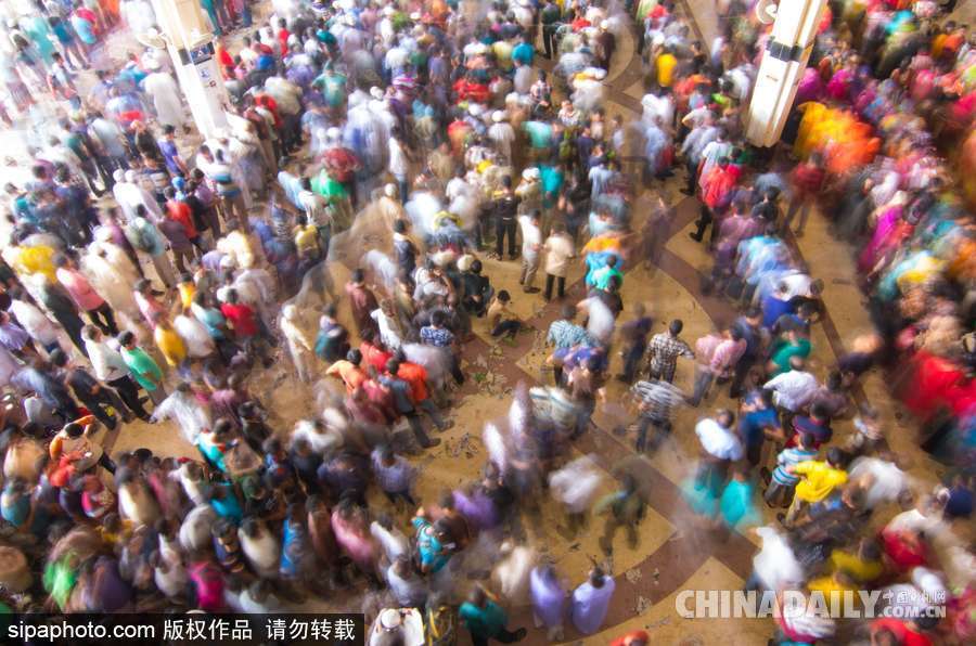 宰牲節即將到來 孟加拉國“火車大軍”購票場面不輸中國春運