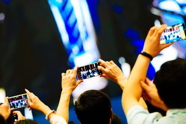 老外在中國:網絡直播成就夢想