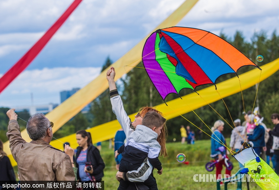 俄羅斯莫斯科舉行風箏節 色彩繽紛歡樂十足