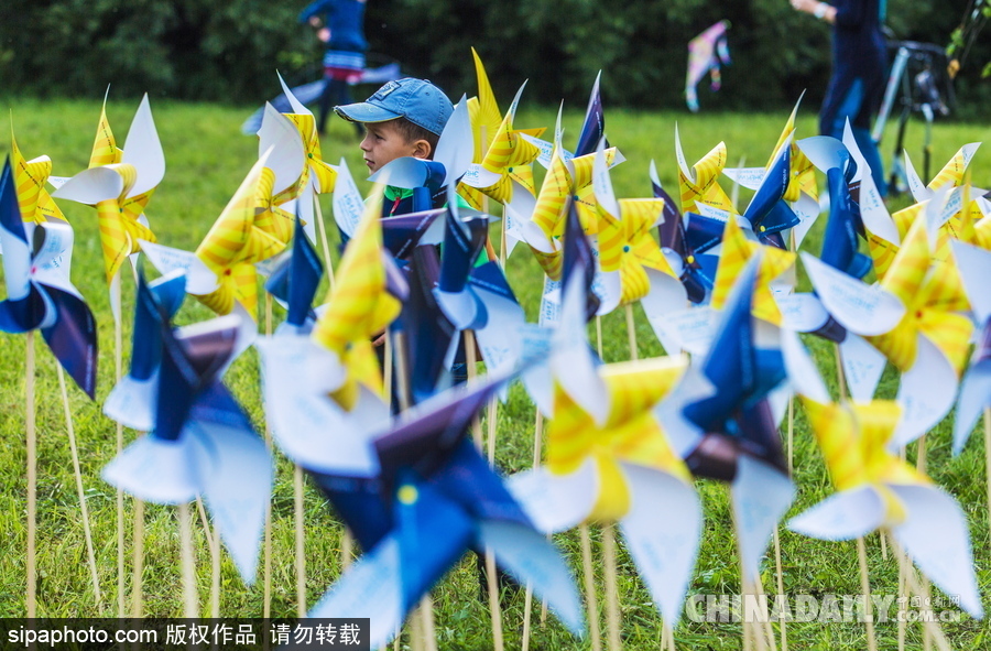 俄羅斯莫斯科舉行風(fēng)箏節(jié) 色彩繽紛歡樂十足