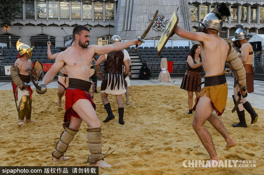 英國倫敦舉行古典角斗士大戰 模樣逼真重現歷史