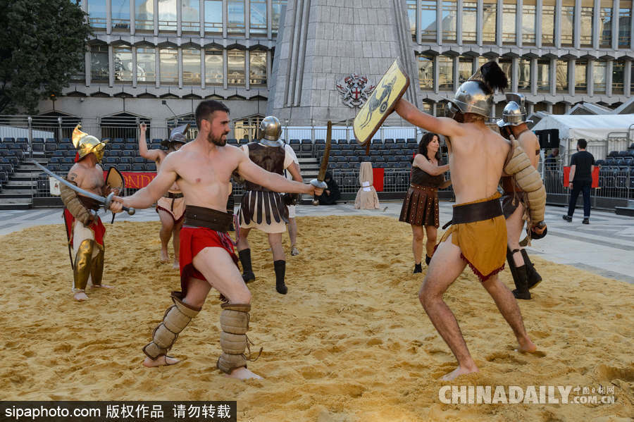 英國(guó)倫敦舉行古典角斗士大戰(zhàn) 模樣逼真重現(xiàn)歷史