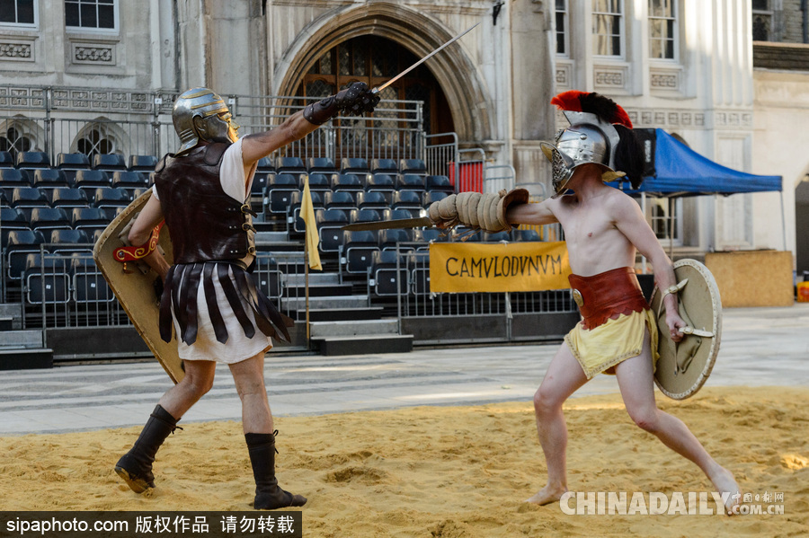 英國倫敦舉行古典角斗士大戰(zhàn) 模樣逼真重現(xiàn)歷史