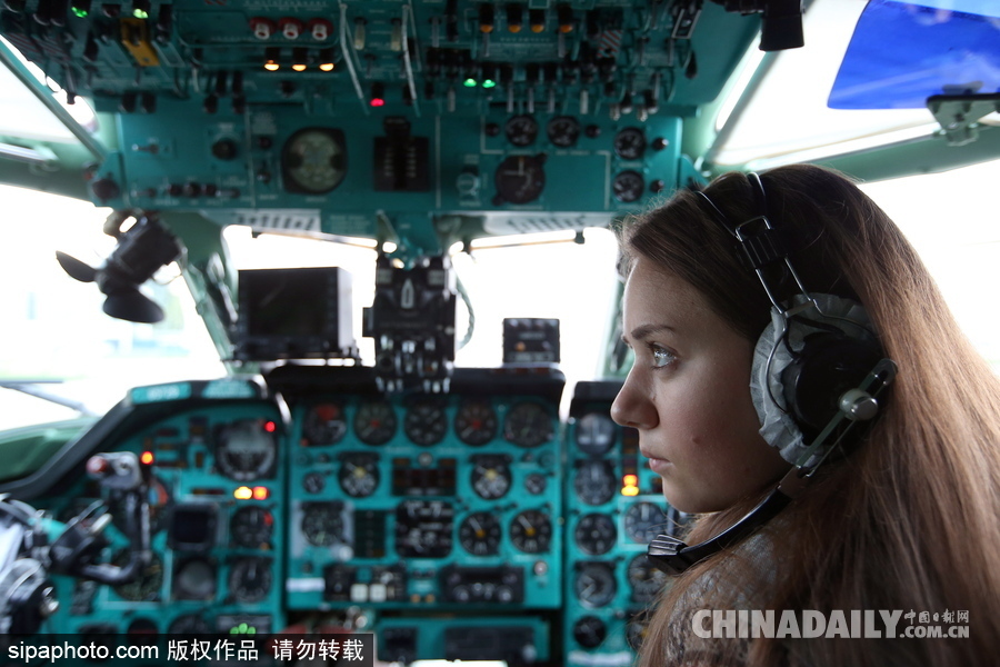 俄羅斯飛行學(xué)院招收首批女學(xué)員 個個高顏值