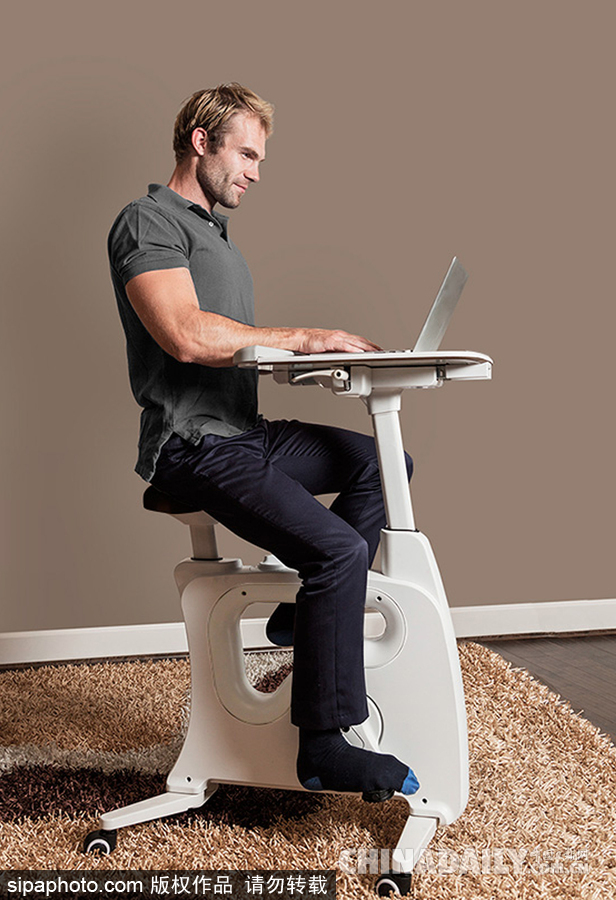 工作健身兩不誤！站立式書桌與單車完美結合