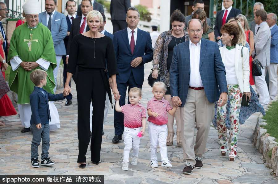 摩納哥王室參加傳統野餐節活動 龍鳳雙胞胎亮相萌翻全場