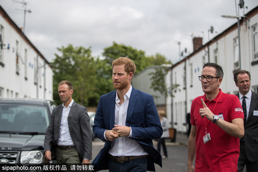 將添小侄子或小侄女？ 哈里王子滿臉喜氣造訪慈善機構(gòu)