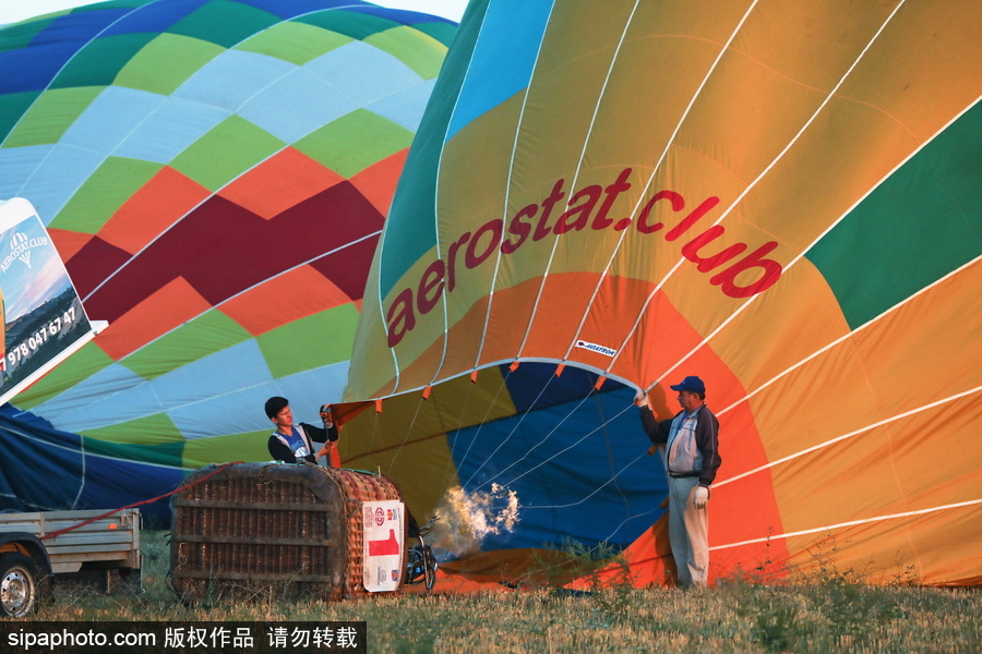 俄羅斯克里米亞舉行熱氣球節 色彩繽紛