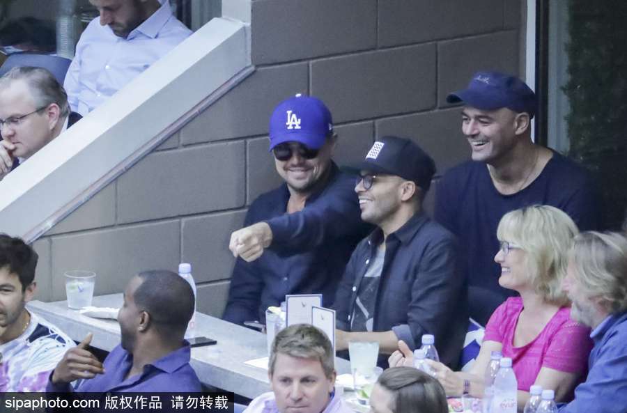 “小李子”萊昂納多現身美網賽場 坐角落與友人熱聊