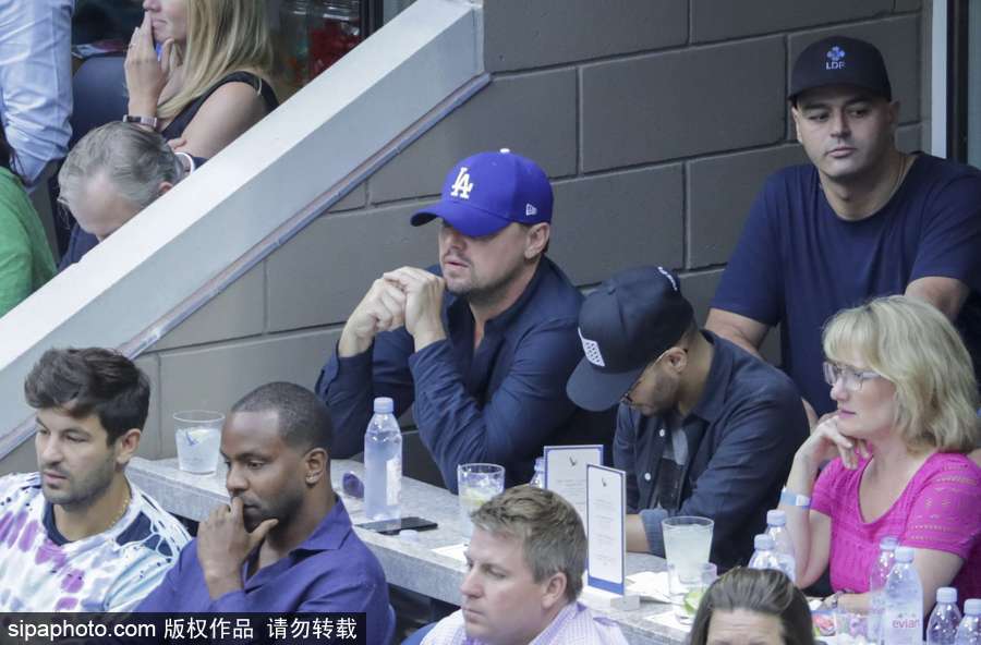 “小李子”萊昂納多現身美網賽場 坐角落與友人熱聊