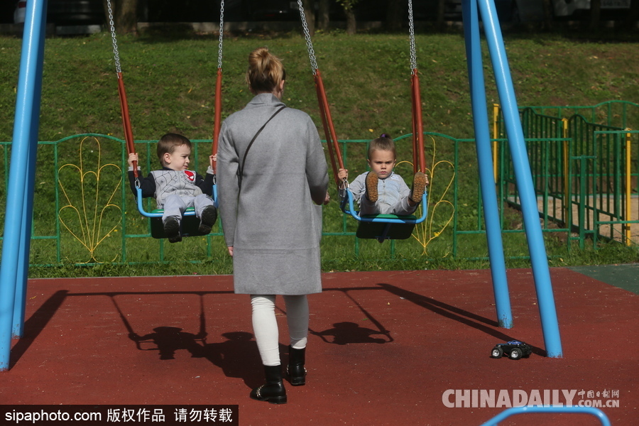 走進莫斯科的游樂場休閑區(qū) 兒童玩耍天真爛漫