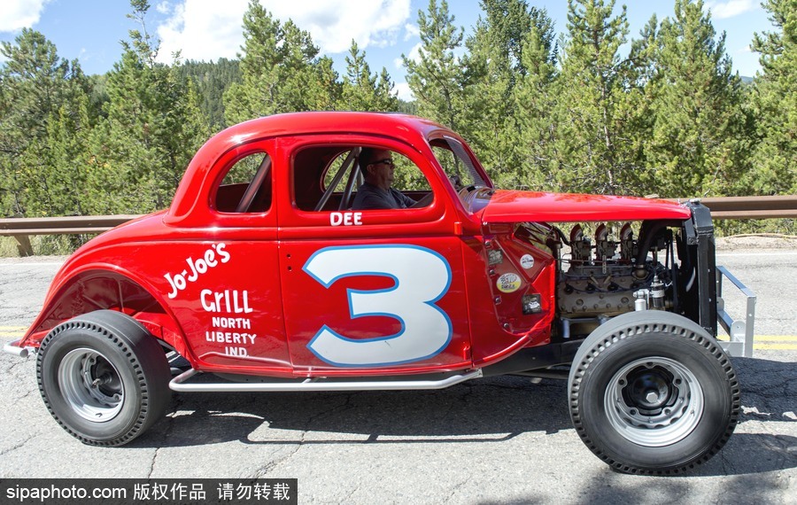 美國(guó)舉行Hot Rod爬坡賽 超炫酷復(fù)古改裝車(chē)齊亮相