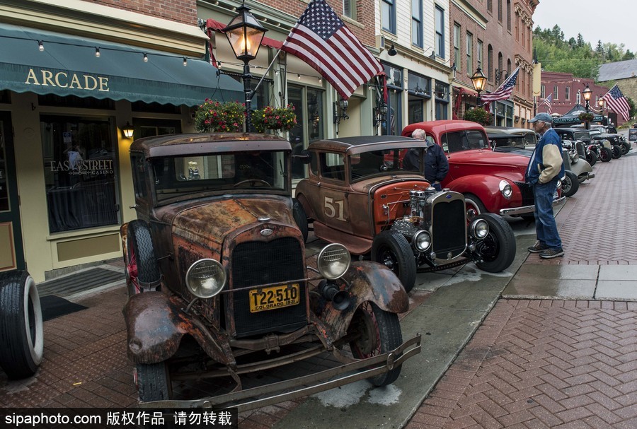 美國舉行Hot Rod爬坡賽 超炫酷復(fù)古改裝車齊亮相