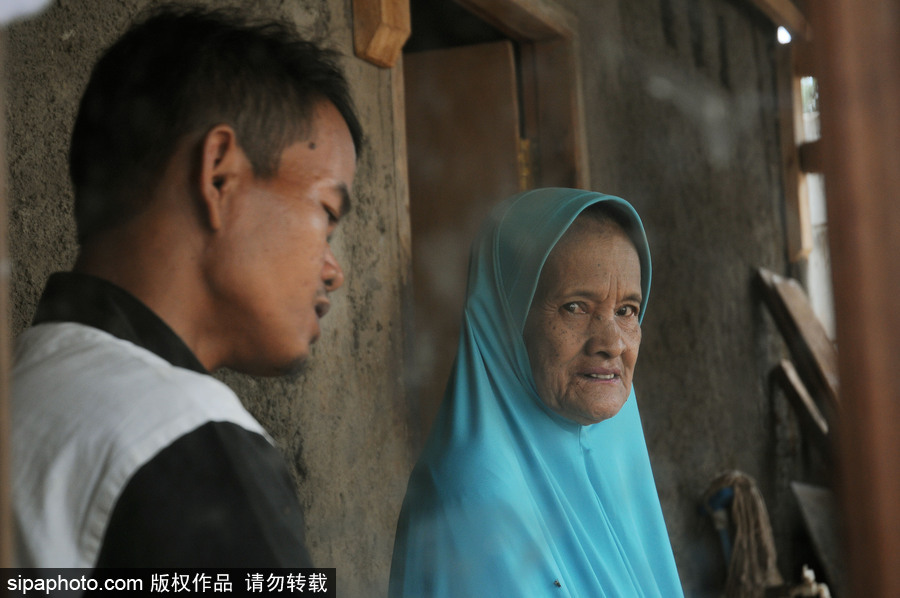 曠世忘年戀！67歲印尼老太娶走27歲年輕小伙