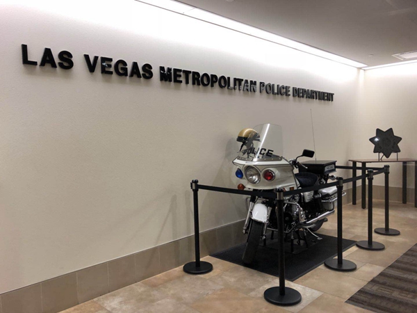 拉斯維加斯警方:兇手房間繳獲23把武器 尚無證據(jù)表明槍擊案為多人作案