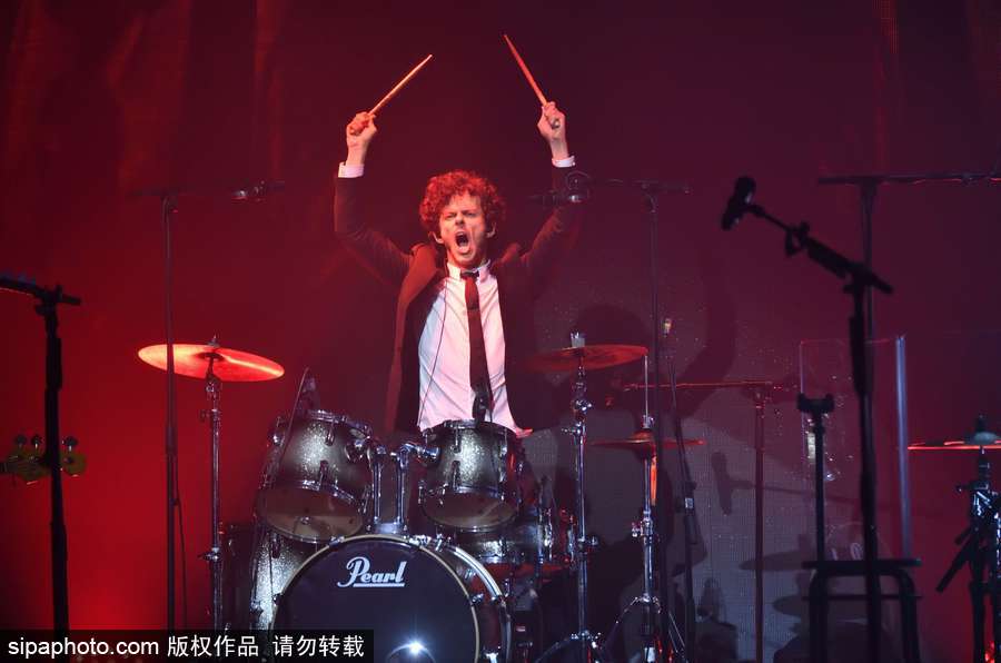 法國(guó)男星邁克爾·格利高里奧表演秀 現(xiàn)場(chǎng)人氣高漲陷入瘋狂