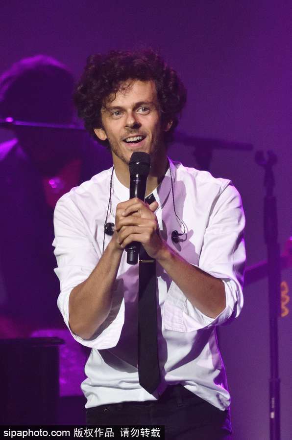 法國男星邁克爾·格利高里奧表演秀 現場人氣高漲陷入瘋狂