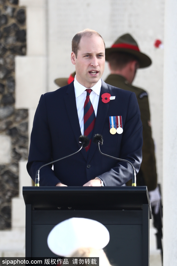 英國威廉王子到訪比利時泰恩科特墓園 悼念一戰(zhàn)死難者