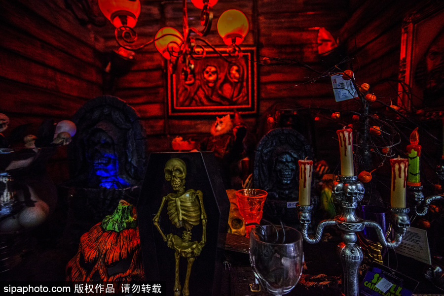 圣保羅街頭萬圣節氣息濃厚 各色飾品恐怖搶眼