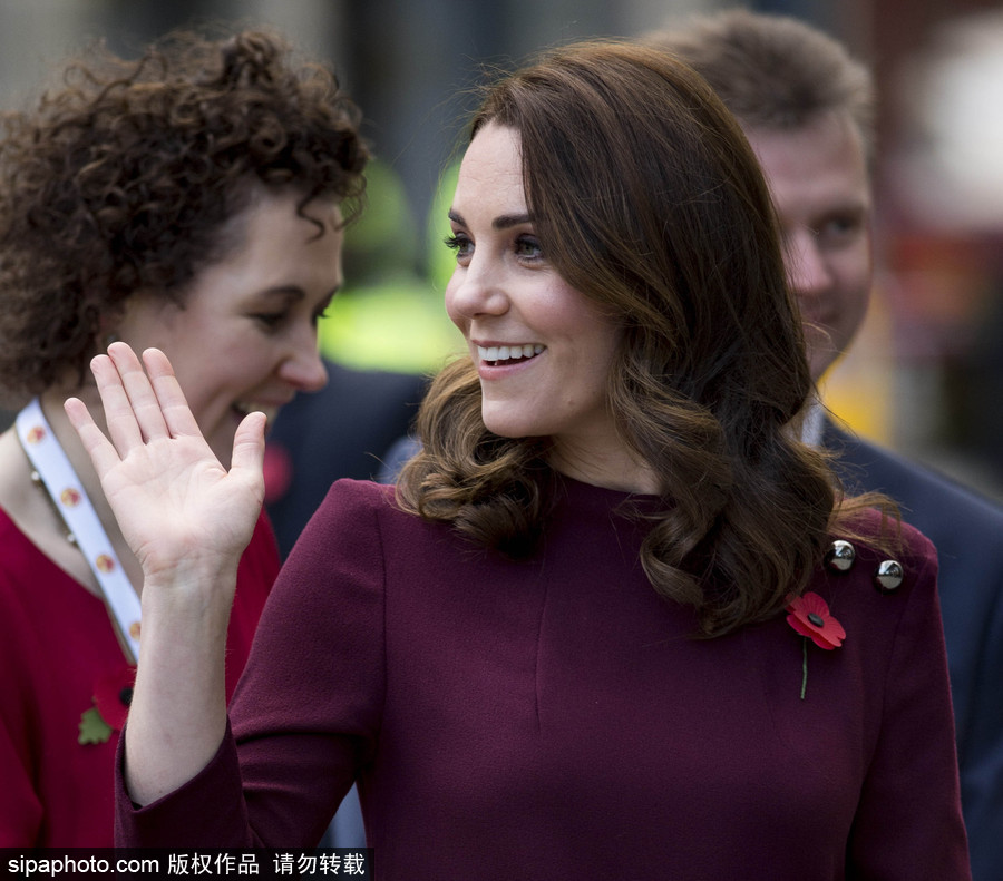 凱特王妃挺孕肚參加活動(dòng) 腳踩高跟大步流星