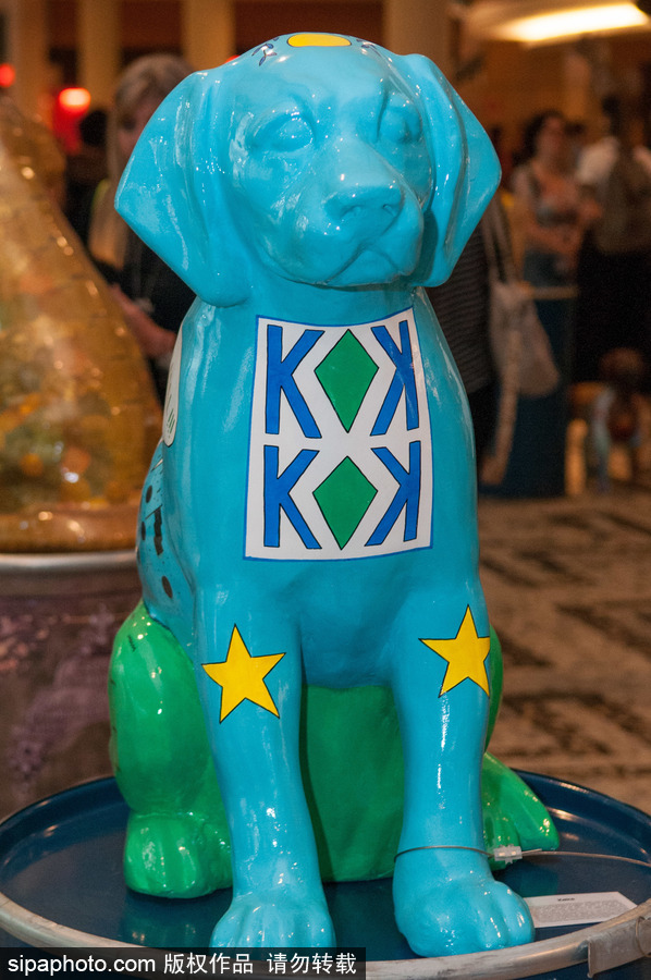 巴西圣保羅舉行狗狗雕塑展 色彩繽紛呆萌可愛