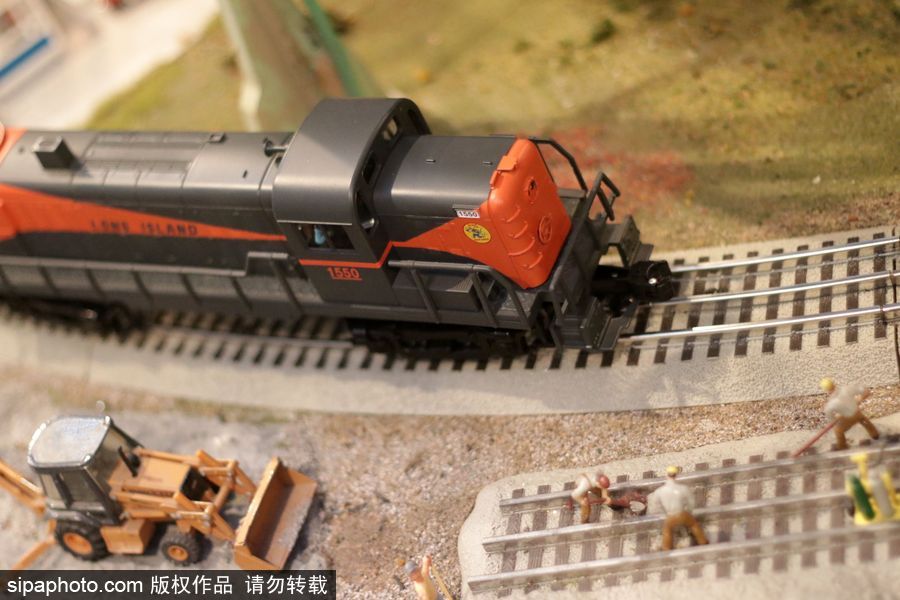 紐約圣誕節除了櫥窗燈飾 還有超萌的中央火車站迷你火車