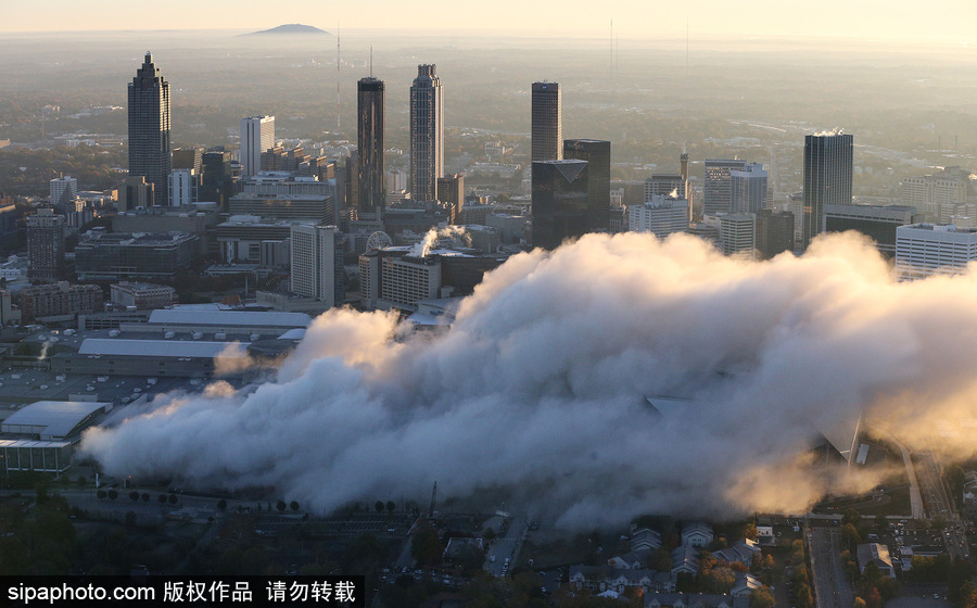 美國(guó)喬治亞巨蛋圓頂爆破拆除 場(chǎng)面震撼