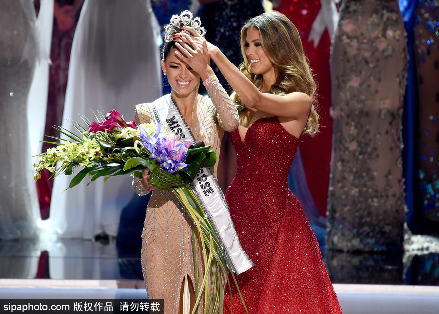 2017環球小姐冠軍出爐 22歲南非模特德米莉摘得桂冠