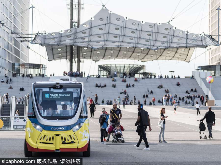 無人駕駛小公交車成巴黎街頭風景