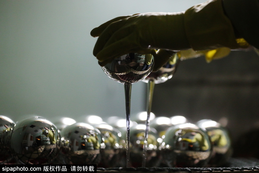 迎接圣誕節(jié) 走進滿滿少女心的雪花玻璃球制作工廠