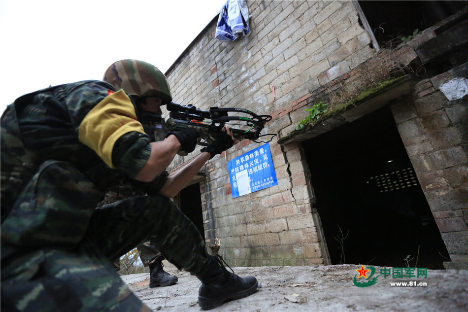 戰(zhàn)場無亞軍 武警官兵三峽腹地上演現(xiàn)實(shí)版“絕地求生”