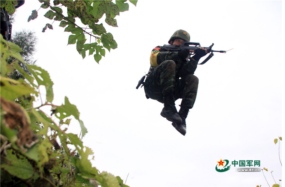 戰(zhàn)場無亞軍 武警官兵三峽腹地上演現(xiàn)實版“絕地求生”