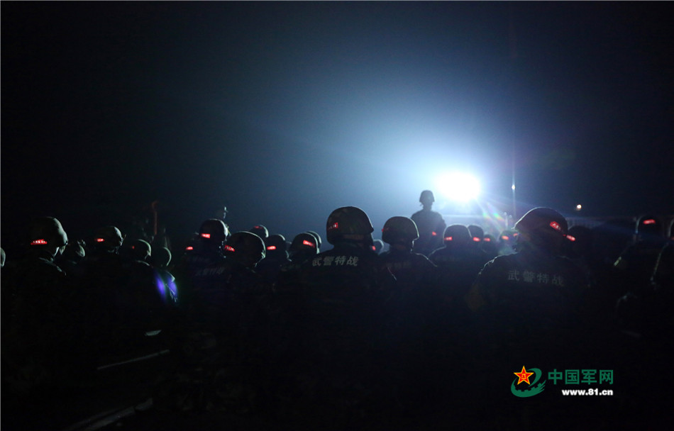 戰場無亞軍 武警官兵三峽腹地上演現實版“絕地求生”