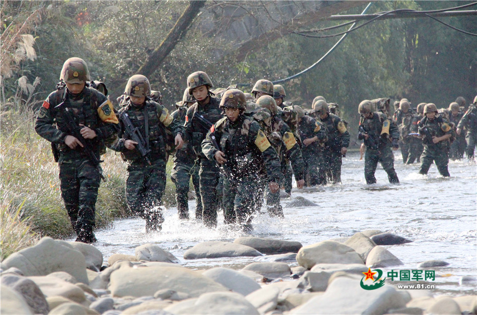 戰(zhàn)場(chǎng)無亞軍 武警官兵三峽腹地上演現(xiàn)實(shí)版“絕地求生”