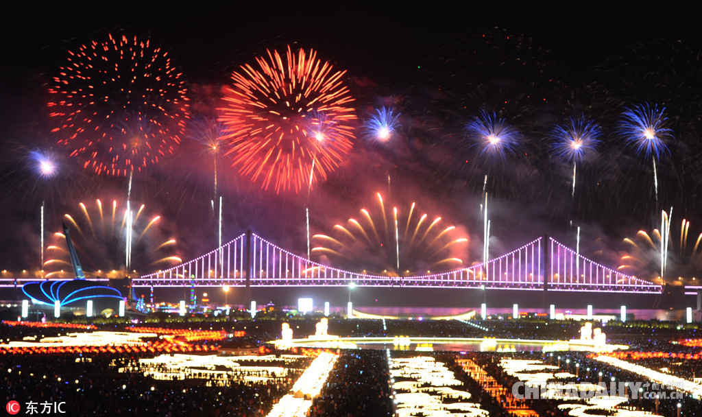 全國各地迎新年：2018，請對我好一點