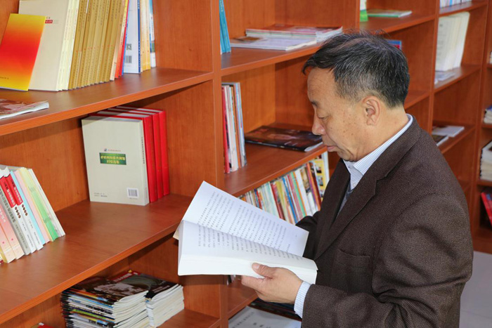 潘昌賦:做好上訪群眾的“出氣筒”和“順氣筒”