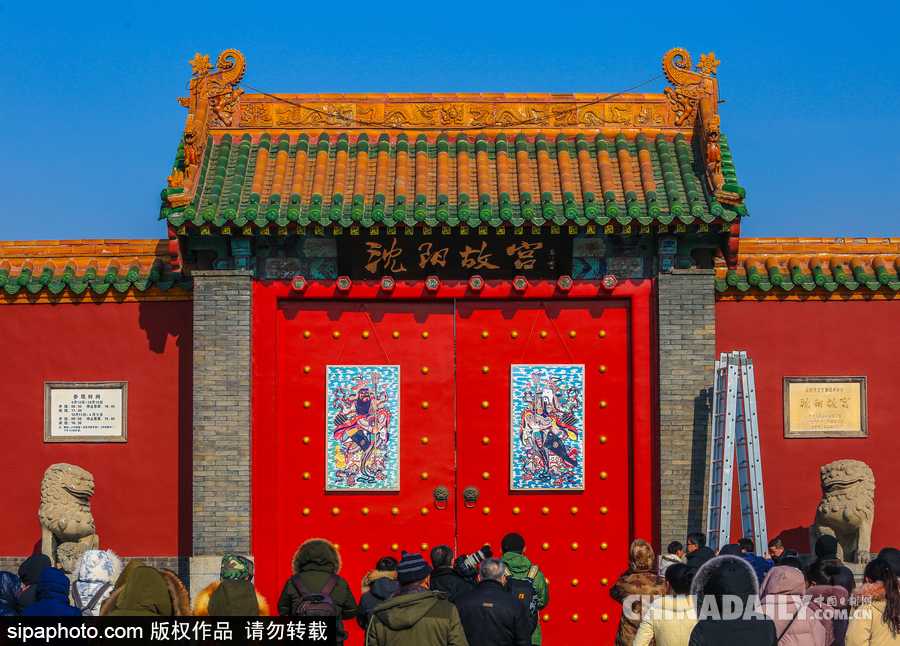沈陽(yáng)故宮掛門神 提前迎接農(nóng)歷小年