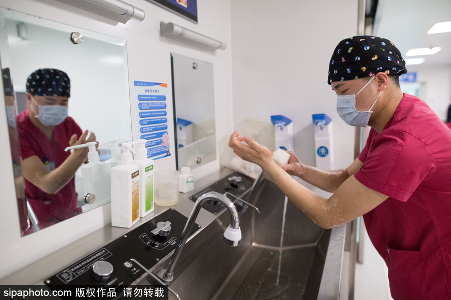 實(shí)拍太原“90后”男助產(chǎn)士 一年接生200余名嬰兒