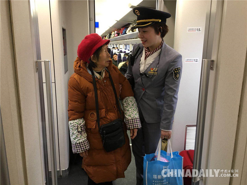 春節(jié)團(tuán)圓時(shí) “夫妻列車(chē)長(zhǎng)”卻給女兒留下第19張請(qǐng)假條