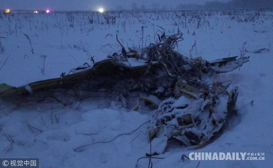 俄羅斯載71人客機(jī)墜毀無(wú)人生還 雪地發(fā)現(xiàn)飛機(jī)殘骸