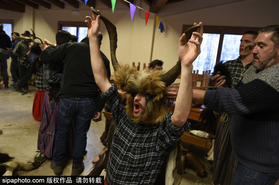 西班牙古老節(jié)日貝爾薩狂歡節(jié) 濃郁原始風情