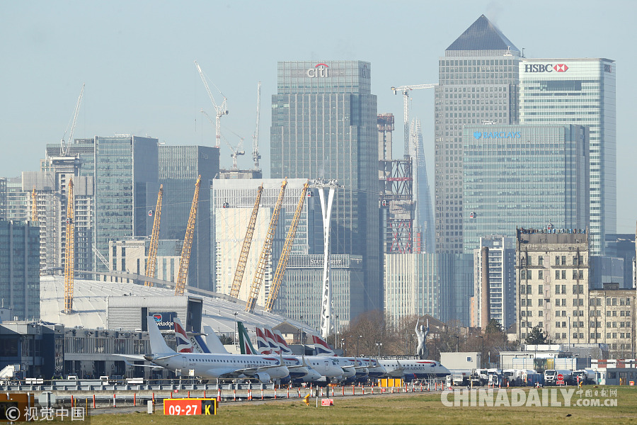 泰晤士河驚現(xiàn)二戰(zhàn)未爆炸彈 倫敦城市機(jī)場緊急關(guān)閉