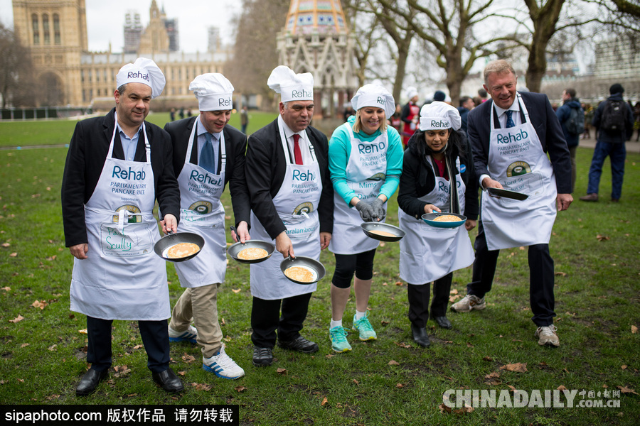 “煎餅俠”？英國舉行趣味煎餅跑