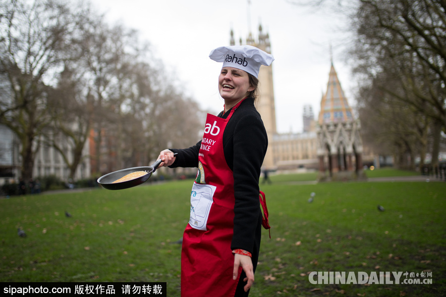 “煎餅俠”？英國舉行趣味煎餅跑